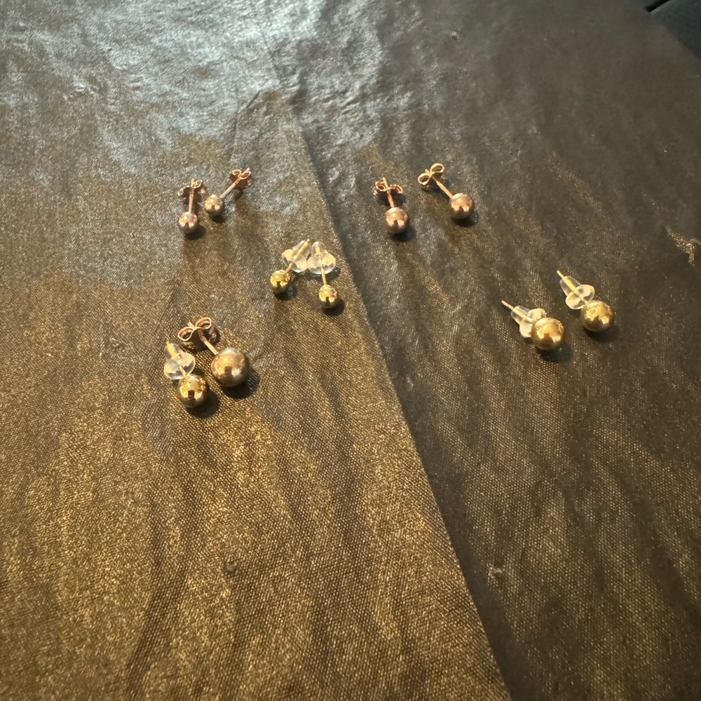 14k gold stud earrings